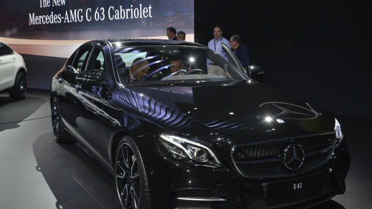 AMG wil rivaal van Porsche worden en zoekt de publiciteit op met 425 AMG Performance Centers ter wereld.