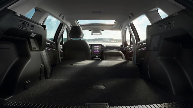 Renault zet de nieuwe Mgane Estate vanaf september 2016 bij de dealer in de showroom en trakteert op introductievoordeel met het Innovation Pack.