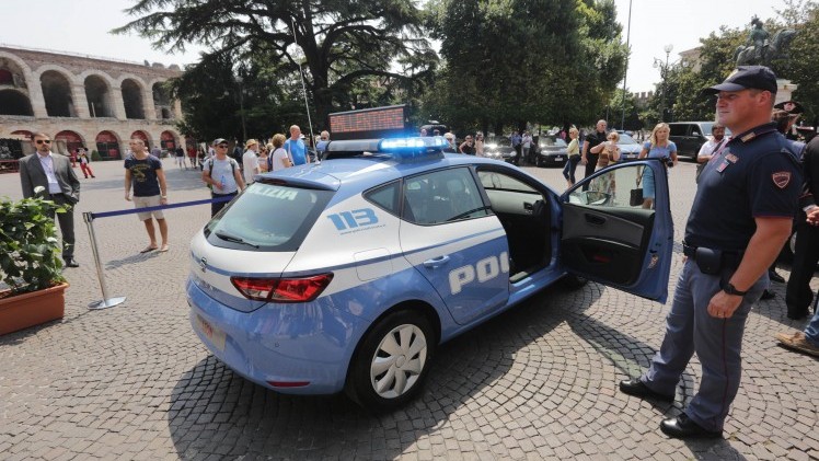 Geen Alfa Romeo, Fiat of Ferrari, maar een Seat Leon. De Italiaanse politie is in Spanje gaan shoppen voor nieuwe patrouillewagens.
