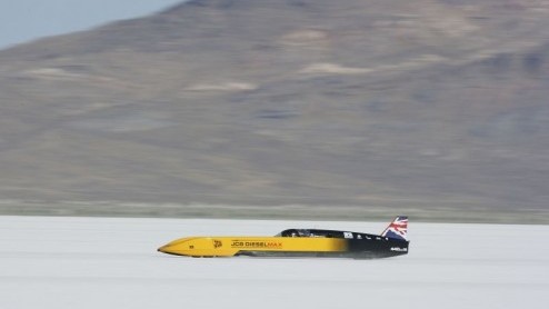 Op de zoutvlakte van Bonneville heeft het Engelse JCB DIESELMAX gister is het snelheidsrecord voor dieselmotoren verbroken. Leuk detail: dit gebeurde met twee dieselmotoren die normaal gesproken in gr