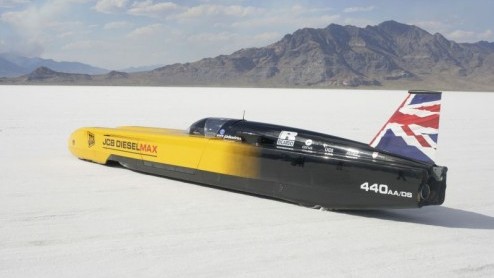 Op de zoutvlakte van Bonneville heeft het Engelse JCB DIESELMAX gister is het snelheidsrecord voor dieselmotoren verbroken. Leuk detail: dit gebeurde met twee dieselmotoren die normaal gesproken in gr