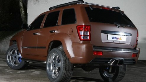 Voor wie de Jeep Grand Cherokee SRT8 nog iets te soft is, heeft Delta44 een eigen interpretatie ontwikkeld. Deze staat op de Autoshow in Essen te glimmen. Met bijna 500 pk overtreft hij de SRT ruimsc
