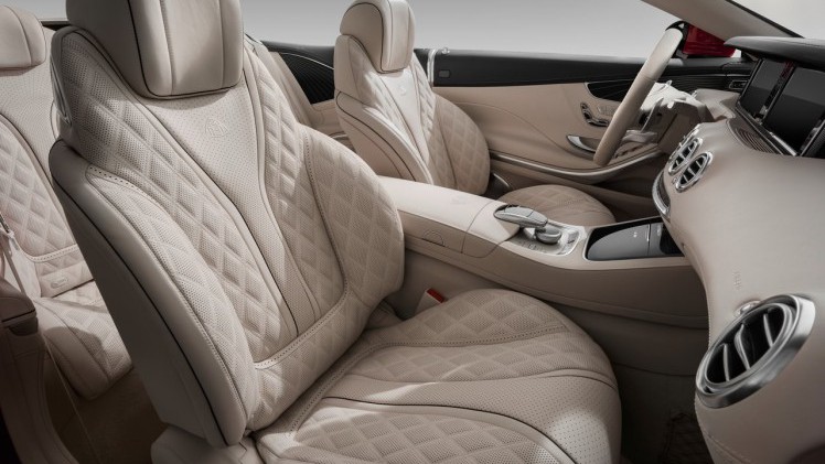 Voor wie een S-Klasse Cabriolet nog niet luxe genoeg vindt komt Mercedes-Maybach nu met de S 650 Cabriolet. Een jacht op wielen, aldus Mercedes.