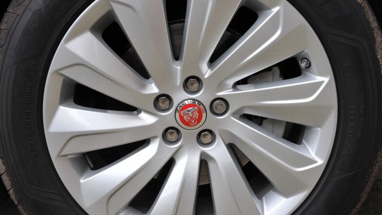 Jaguar brengt met de E-Pace een compacte SUV op dezelfde basis als de Range Rover Evoque.