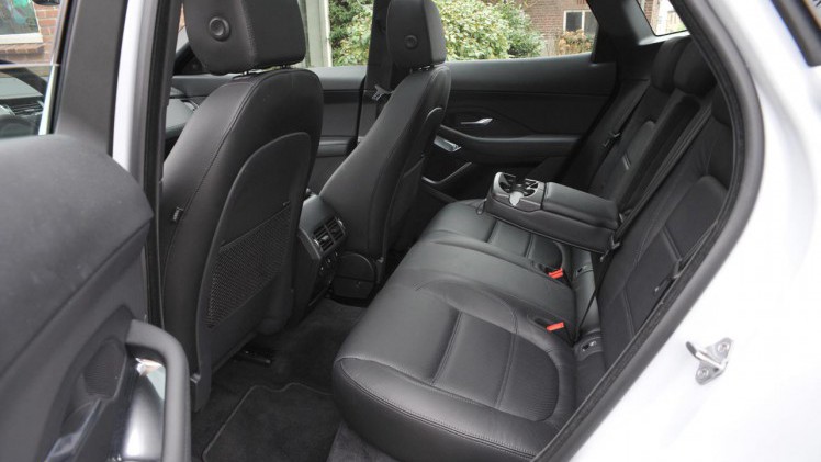 Jaguar brengt met de E-Pace een compacte SUV op dezelfde basis als de Range Rover Evoque.