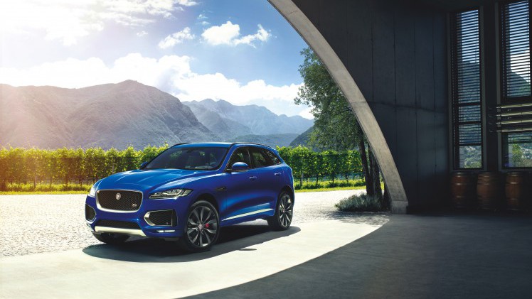Een crossover met een body die grotendeels bestaat uit aluminium, motoren van 180 tot 380 pk en styling van een F-Type. Maak kennis met de Jaguar F-Pace.