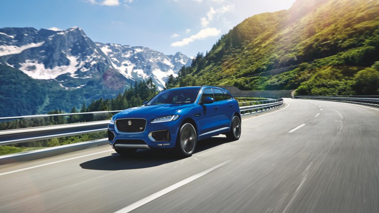 Een crossover met een body die grotendeels bestaat uit aluminium, motoren van 180 tot 380 pk en styling van een F-Type. Maak kennis met de Jaguar F-Pace.