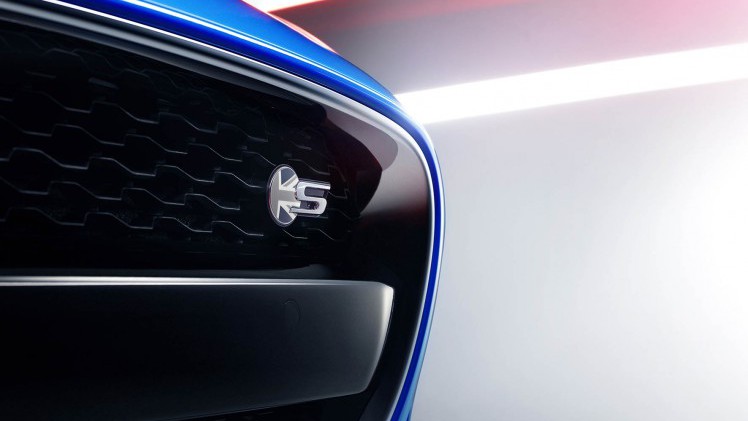 Jaguar brengt F-TYPE British Design Edition exclusief op smaak. De speciale uitvoering wordt vanaf het voorjaar 2016 beschikbaar.
