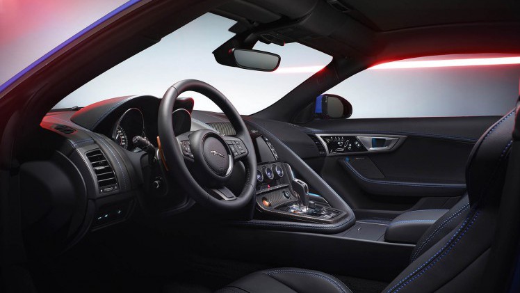 Jaguar brengt F-TYPE British Design Edition exclusief op smaak. De speciale uitvoering wordt vanaf het voorjaar 2016 beschikbaar.