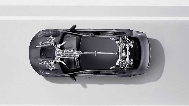 Jaguar introduceert modeljaar 2017 voor de Jaguar XE met verbeterde infotainment, nieuwe veiligheidssystemen en vierwielaandrijving.