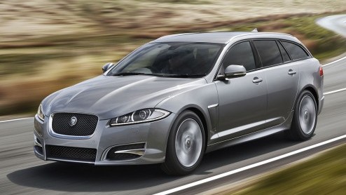 De is het eerste model van Jaguar die in R-Sport uitvoering leverbaar wordt. Zowel de sedan als de Sportbrake kan vanaf deze zomer sportiever worden aangekleed voor een meerprijs van 3.655 euro.