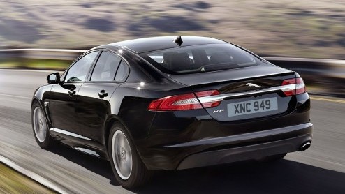 De is het eerste model van Jaguar die in R-Sport uitvoering leverbaar wordt. Zowel de sedan als de Sportbrake kan vanaf deze zomer sportiever worden aangekleed voor een meerprijs van 3.655 euro.