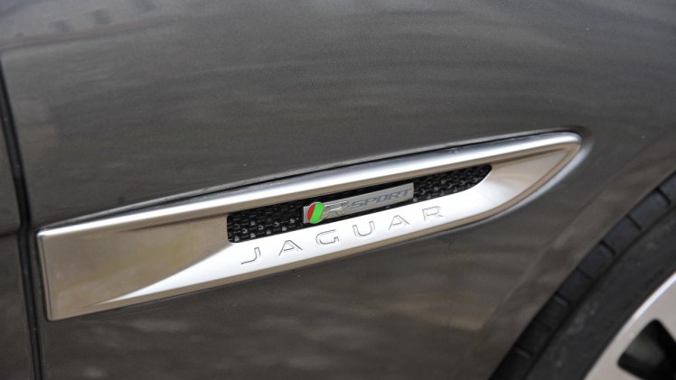 Jaguar bouwt gelukkig weer een fraaie Sportbrake op basis van de XF. De auto heeft dankzij de aluminium koets aan gewicht verloren en beschikt over prettige 4 cilindermotoren.