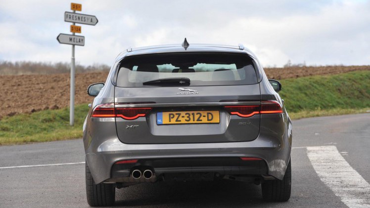 Jaguar bouwt gelukkig weer een fraaie Sportbrake op basis van de XF. De auto heeft dankzij de aluminium koets aan gewicht verloren en beschikt over prettige 4 cilindermotoren.