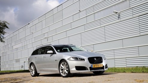 Jaguar XF tijdelijk verkrijgbaar met drie Option Packs, zonder meerprijs. Jaguar levert de XF zonder extra kosten af met het Sport- Comfort en Tech Pack. Voordeel? Meer dan 10.000 euro.