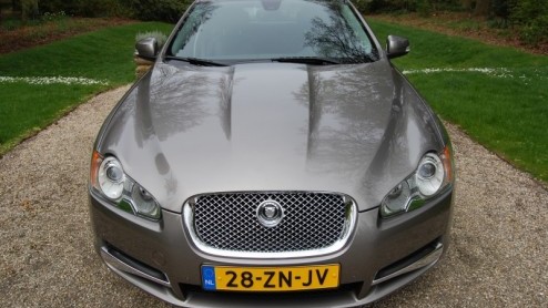 Evolutie of revolutie, het is een ingewikkelde keuze die je als automerk moet maken bij het ontwikkelen van een nieuwe model- strategie. Jaguar koos voor de laatste optie en heeft met de komst van de