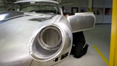 Ruim vijftig jaar na dato gaat Jaguar zes reproducties bouwen van de E-Type Lightweight uit 1963. Op die manier completeert de fabrikant de reeks van 18 exemplaren.