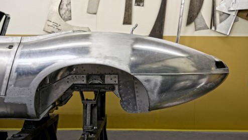 Ruim vijftig jaar na dato gaat Jaguar zes reproducties bouwen van de E-Type Lightweight uit 1963. Op die manier completeert de fabrikant de reeks van 18 exemplaren.