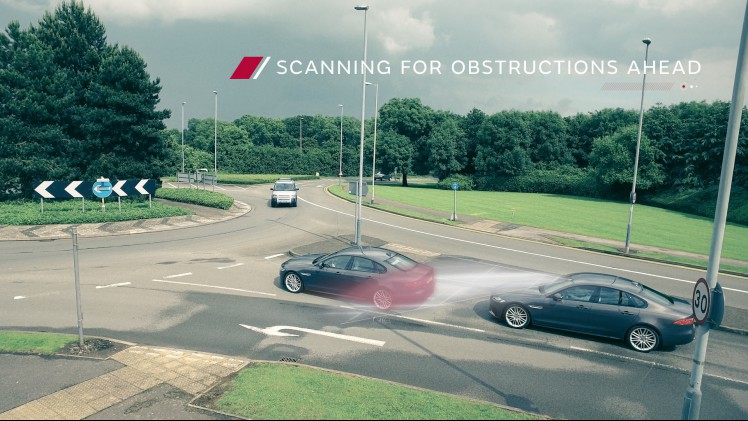 Jaguar gaat in thuisland UK aan de slag met connected cars en autonoom rijden. Voor dit project ontwikkelen de Britten nieuwe veiligheidssystemen zoals Roadwork Assist en Over the Horizon Warning.