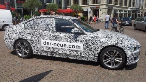 Op 8 september onthult Jaguar de XE. Jaguar ziet het nieuwe model als directe concurrent van de BMW 3 Serie en maakt dat het Duitse publiek op ludieke wijze duidelijk.