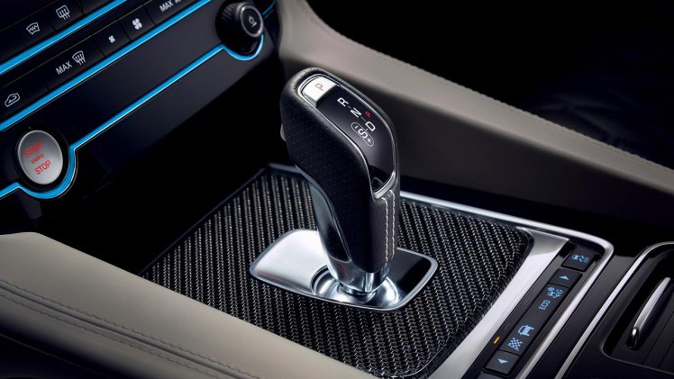 Jaguar brengt een supersnelle SVR-versie van de F-Pace.