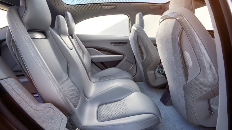 Jaguar presenteert de i-Pace Concept, een voorbode voor een volledig elektrische, sportieve SUV. De prestaties zijn van sportwagenniveau...