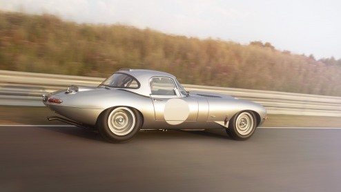 Zes stuks Jaguar Lightweight E-Type gepresenteerd.