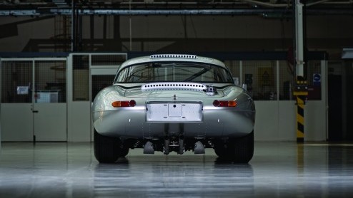 Zes stuks Jaguar Lightweight E-Type gepresenteerd.