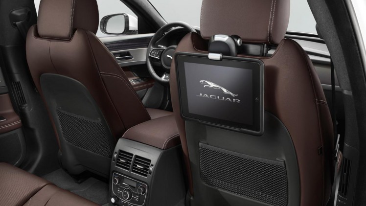 Jaguar komt in het najaar met de nieuwe generatie XF Sportbrake, een langgerekt ogende, sierlijn gelijnde stationwagon.