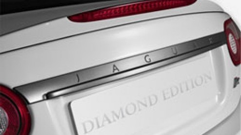 Jaguar viert het 60-jarig bestaan van de XK met een speciale uitvoering. De Britten hebben een Diamond Edition Package ontwikkeld. Voor ons land is er zelfs nog een Dutch Diamond Edition Package te be