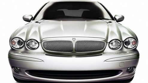 Dat de Jaguar X-Type op zijn einde loopt is uiteraard oud nieuws. Aan de opvolger wordt hard gewerkt, maar toch zal het nog even duren voordat je hem kunt kopen. Tot dan moet je het doen met de huidig
