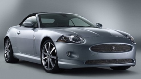 Er schijnen mensen te zijn op deze wereld die het uiterlijk van de Jaguar XK niet helemaal je dat vinden. Jaguar heeft speciaal voor die mensen een pakket wat op de XK gemonteerd wil worden.