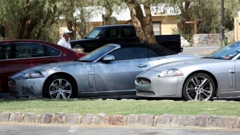 De XK was het eerste model uit de Jaguar-stallen die korte metten maakte met louter klassieke belijning en charming interieur. Sportiviteit rukte op, een geslaagde zet die we bij de nieuwe XF ook zien