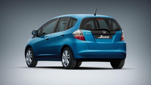 Honda kondigt de komst van de nieuwe Jazz aan. In oktober zal op de Autosalon van Parijs de krachtige, maar zuinige compacteling zijn debuut beleven, om begin november bij de dealers te arriveren.