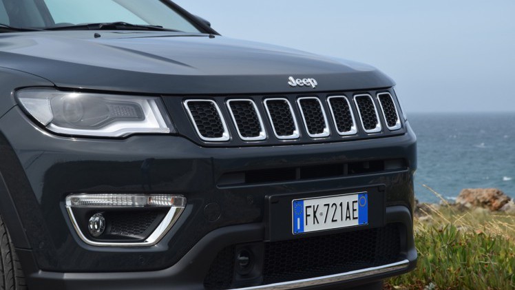 Jeep zet de nieuwe Compass iets boven de Renegade in het programma, zowel qua afmetingen als qua prijs.