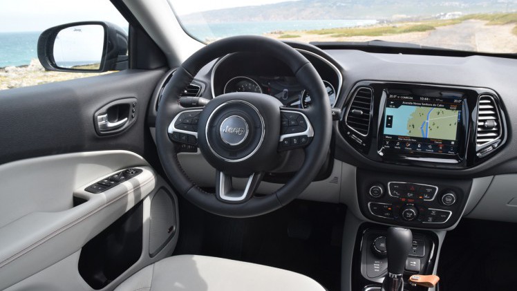 Jeep zet de nieuwe Compass iets boven de Renegade in het programma, zowel qua afmetingen als qua prijs.