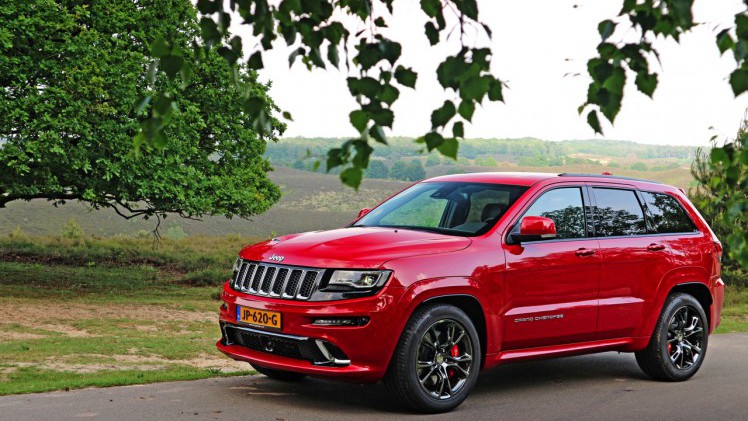 Autotest Jeep Grand Cherokee SRT8, de krachtige eye-catcher van Jeep waarmee je in de SUV-wereld een lekker statement maakt.