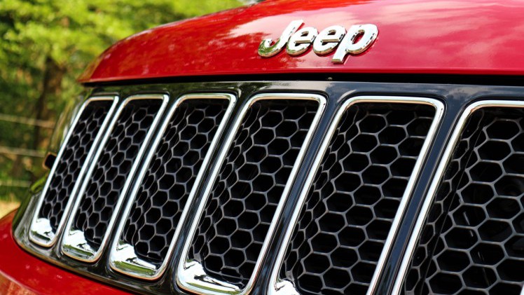Autotest Jeep Grand Cherokee SRT8, de krachtige eye-catcher van Jeep waarmee je in de SUV-wereld een lekker statement maakt.