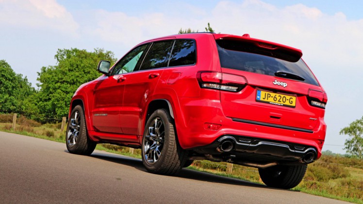 Autotest Jeep Grand Cherokee SRT8, de krachtige eye-catcher van Jeep waarmee je in de SUV-wereld een lekker statement maakt.