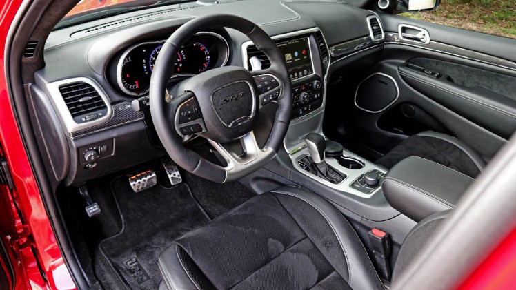 Autotest Jeep Grand Cherokee SRT8, de krachtige eye-catcher van Jeep waarmee je in de SUV-wereld een lekker statement maakt.