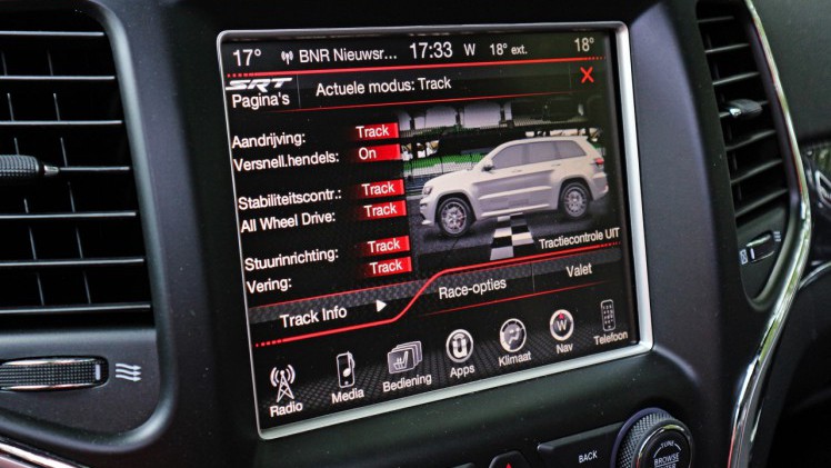 Autotest Jeep Grand Cherokee SRT8, de krachtige eye-catcher van Jeep waarmee je in de SUV-wereld een lekker statement maakt.