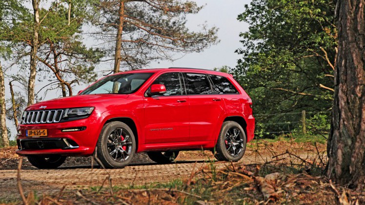Autotest Jeep Grand Cherokee SRT8, de krachtige eye-catcher van Jeep waarmee je in de SUV-wereld een lekker statement maakt.