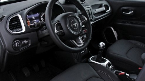 Autotest Jeep Renegade. Gereden met de Jeep Renegade 2.0 Multijet AWD, de kleine maar stoere alleskunner van Jeep.