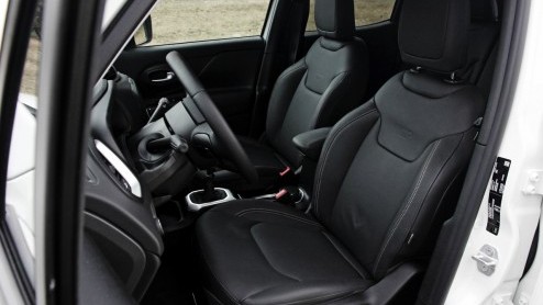 Autotest Jeep Renegade. Gereden met de Jeep Renegade 2.0 Multijet AWD, de kleine maar stoere alleskunner van Jeep.