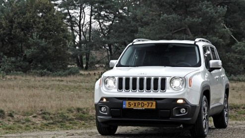 Autotest Jeep Renegade. Gereden met de Jeep Renegade 2.0 Multijet AWD, de kleine maar stoere alleskunner van Jeep.