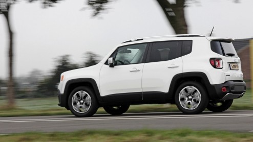 Autotest Jeep Renegade. Gereden met de Jeep Renegade 2.0 Multijet AWD, de kleine maar stoere alleskunner van Jeep.