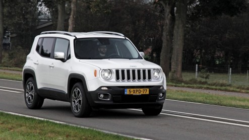 Autotest Jeep Renegade. Gereden met de Jeep Renegade 2.0 Multijet AWD, de kleine maar stoere alleskunner van Jeep.