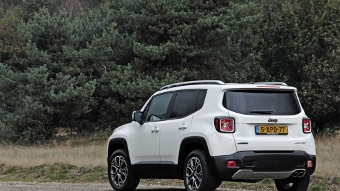 Autotest Jeep Renegade. Gereden met de Jeep Renegade 2.0 Multijet AWD, de kleine maar stoere alleskunner van Jeep.
