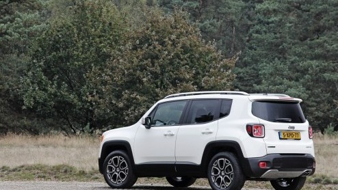 Autotest Jeep Renegade. Gereden met de Jeep Renegade 2.0 Multijet AWD, de kleine maar stoere alleskunner van Jeep.
