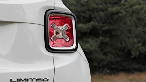 Autotest Jeep Renegade. Gereden met de Jeep Renegade 2.0 Multijet AWD, de kleine maar stoere alleskunner van Jeep.
